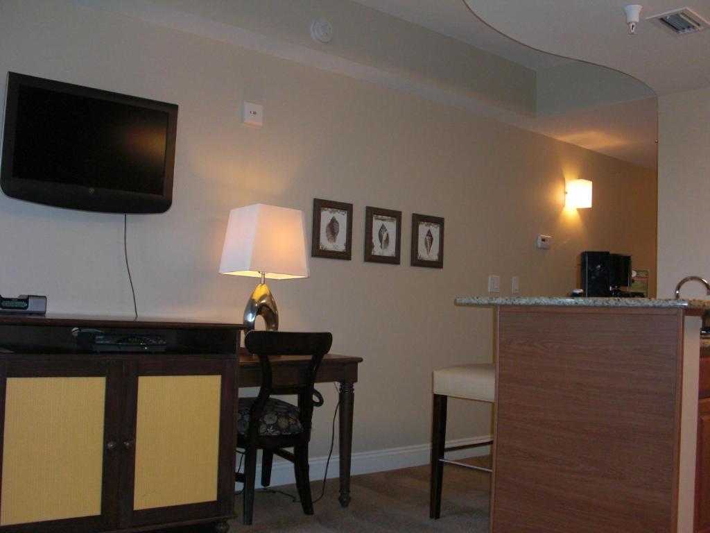 Carillon Beach Resort Inn Розмари Бийч Екстериор снимка