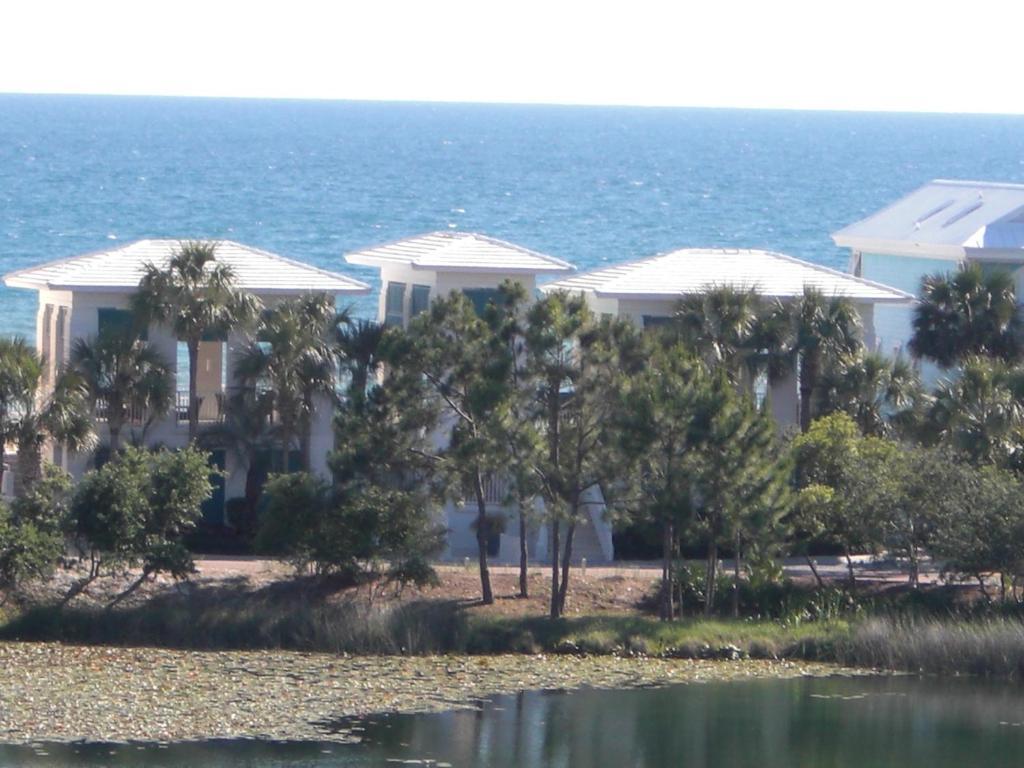 Carillon Beach Resort Inn Розмари Бийч Екстериор снимка