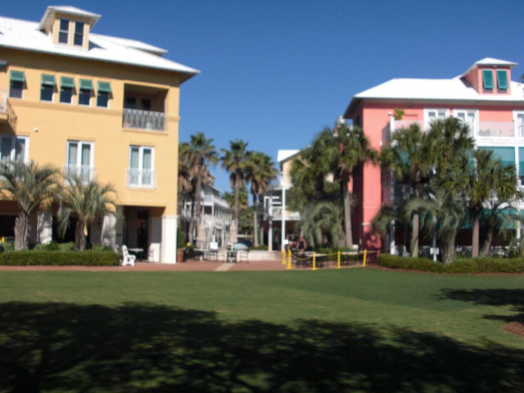 Carillon Beach Resort Inn Розмари Бийч Екстериор снимка