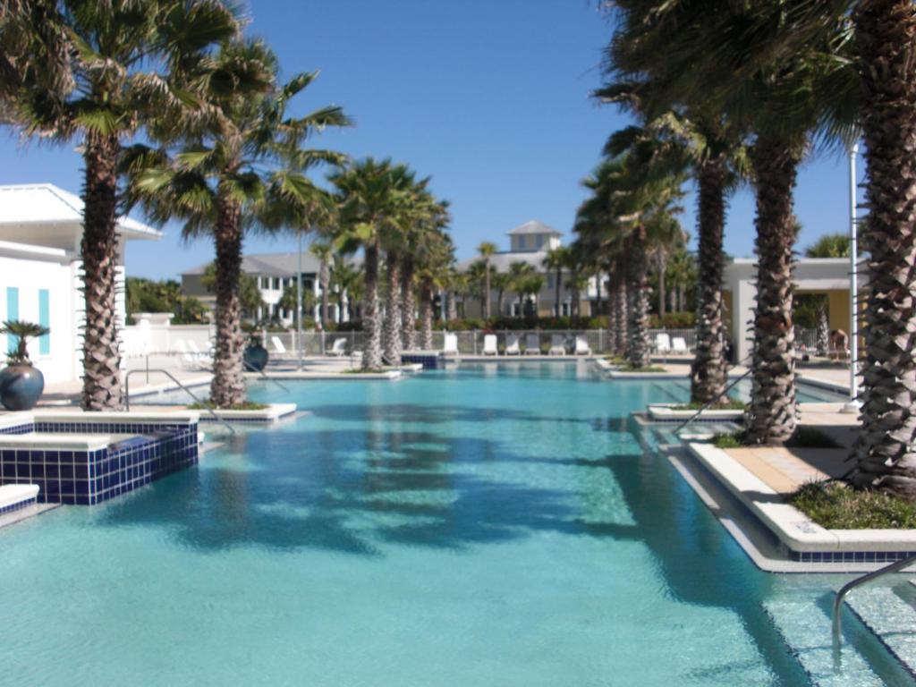 Carillon Beach Resort Inn Розмари Бийч Екстериор снимка