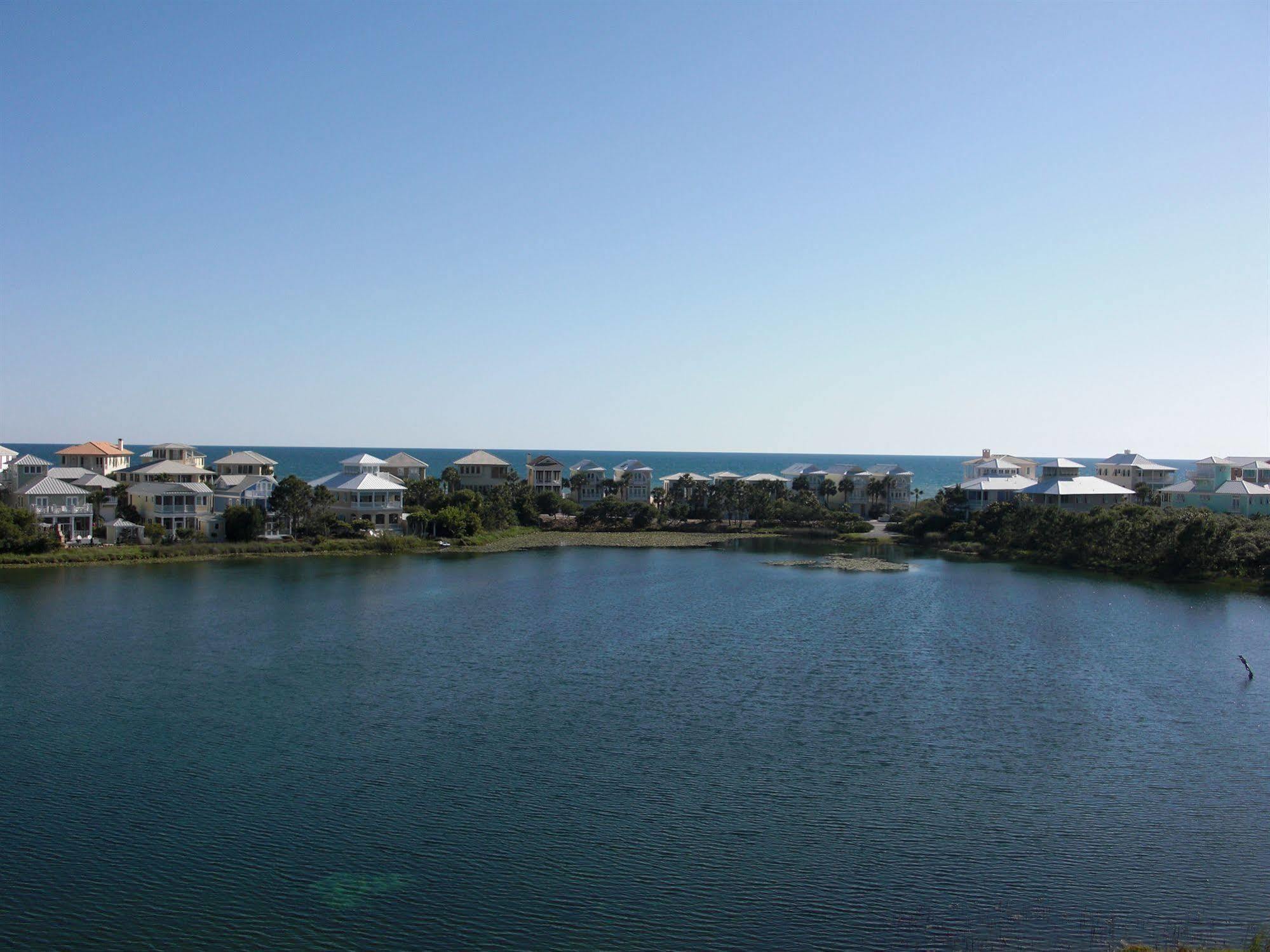 Carillon Beach Resort Inn Розмари Бийч Екстериор снимка